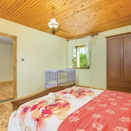 בית נופש Two-bedroom Holiday In Roč