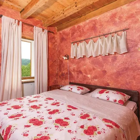 Two-bedroom Holiday In בית נופש Roč